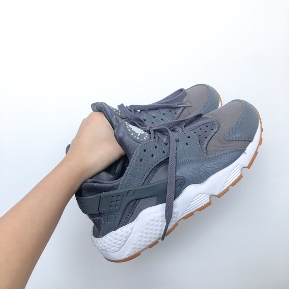 Sold❌ Nike huaraches - Picture 3 of 3